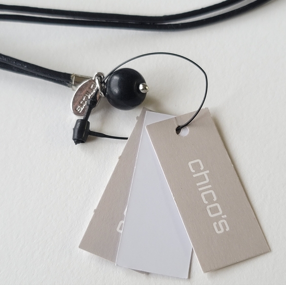 Chico's New With Tags, Hammered Silvertone Pendant Necklace -NWT - Picture 6 of 8